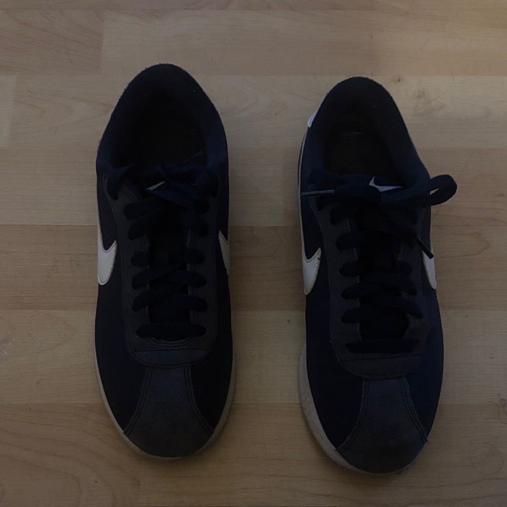 Nike Men’s Navy & White Low-Top Sneakers